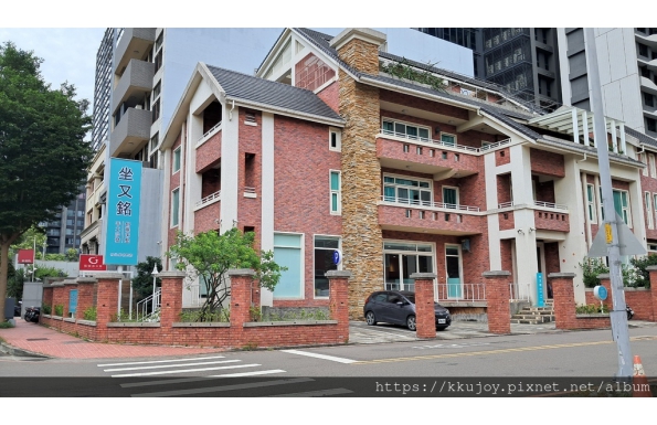 Jun 13 2024 竹北坐又銘家具店參觀心得 | 坐又銘沙發評價 | 新竹沙發推薦 | 客製化手工沙發，五星級的舒適享受 | 電動沙發、貓抓皮表布好清潔、耐用、均有保固，購買很放心。