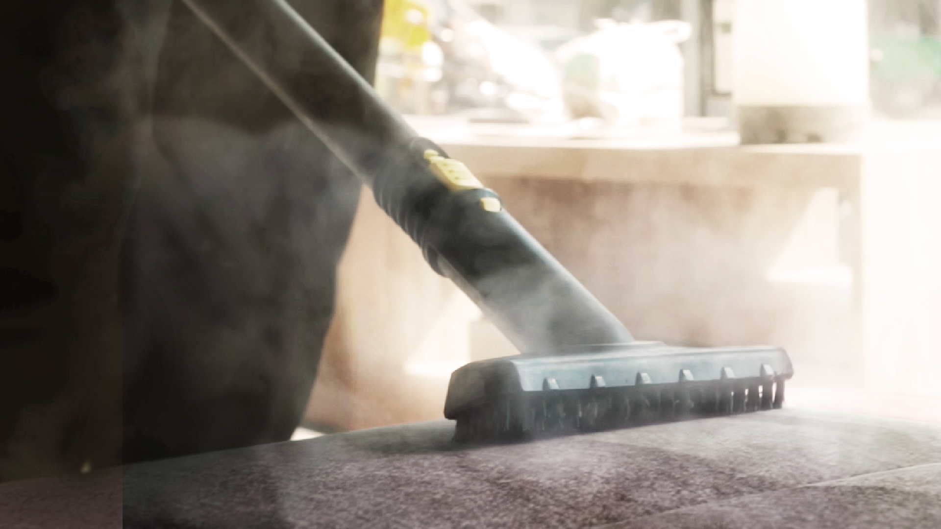 【台北清潔推薦】小咪ma-坐又銘-清潔超人 沙發清洗推薦 ▏沙發上的髒汙OUT！ 交給專業的來。中性酵素洗淨、蒸氣殺菌除蟎 幫沙發洗香香 還給你一張嶄新的布沙發。